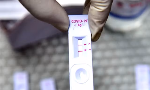 Người mắc COVID-19 ở Việt Nam có cần cách ly y tế không, phòng lây nhiễm thế nào?