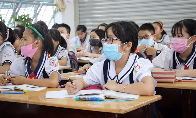 Nâng chất lượng y tế học đường để tất cả học sinh tại TP.HCM tham gia BHYT