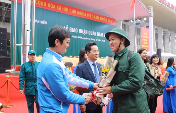 Công chức trẻ Trung ương Đoàn tình nguyện lên đường nhập ngũ