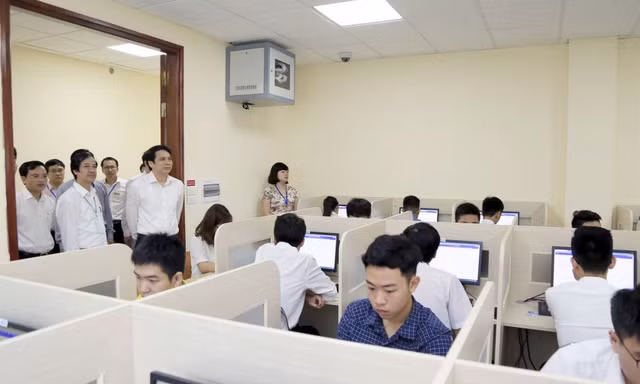 2 thủ khoa kỳ thi Đánh giá năng lực của ĐH Quốc gia Hà Nội đạt 129/150 điểm