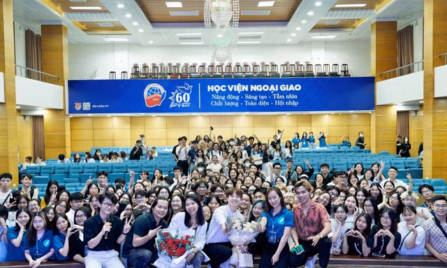 Sinh viên Ngoại giao học sáng tạo nội dung cùng Tun Phạm, Làn và founder Nuôi Em