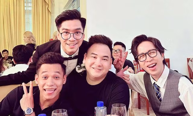 Những bức ảnh hiếm hoi tại đám cưới PewPew: Lâu lắm rồi Tứ hoàng streamer mới có dịp hội ngộ!