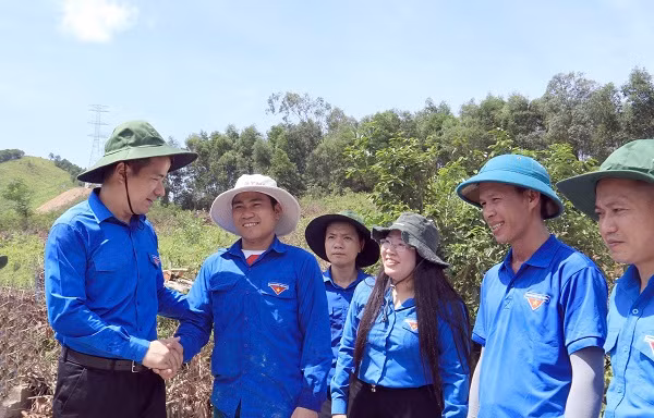 T.Ư Đoàn đánh giá cao công tác hỗ trợ thi công đường dây 500kV mạch 3 của tuổi trẻ Nghệ An