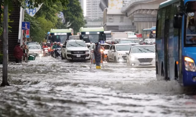 Sau bão số 3, Hà Nội đón mưa lớn trở lại, dự báo kéo dài trong mấy ngày?