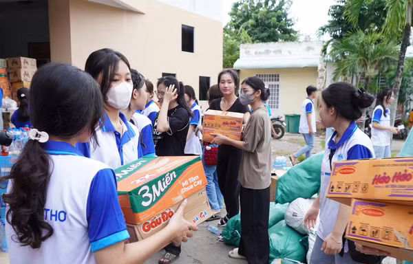 Tuổi trẻ Cần Thơ san sẻ với đồng bào miền Bắc: Chuyến xe lan tỏa yêu thương