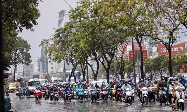 Dự báo thời tiết hai ngày cuối tuần: Miền Bắc có mưa dông, trời lạnh vào đêm và sáng sớm