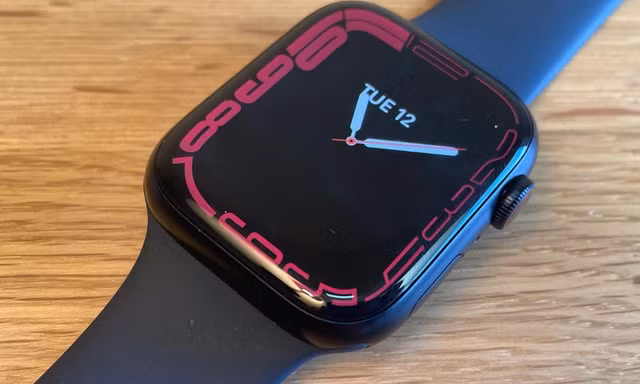 Dùng đồng hồ Apple Watch để theo dõi bạn gái, nam thanh niên bị cảnh sát bắt tạm giam