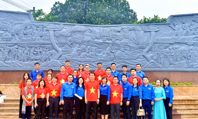 Hành trình "Tôi yêu Tổ quốc tôi" đến với các địa danh lịch sử tại Yên Bái