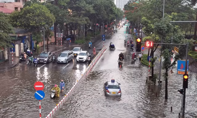 Cảnh báo mưa dông tại Hà Nội và một số tỉnh miền Bắc trước kỳ nghỉ lễ 30/4 - 1/5
