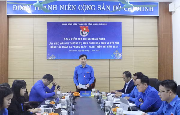 Bí thư T.Ư Đoàn kiểm tra công tác Đoàn và phong trào thanh thiếu nhi tại Hòa Bình