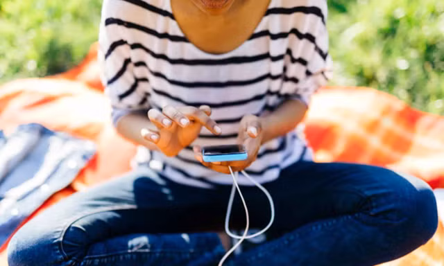 Nhiều chị em xóa bỏ app hẹn hò vì thất vọng