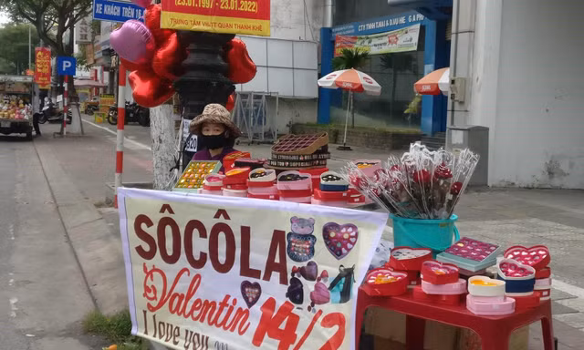 Đà Nẵng trầm lắng quà tặng Valentine