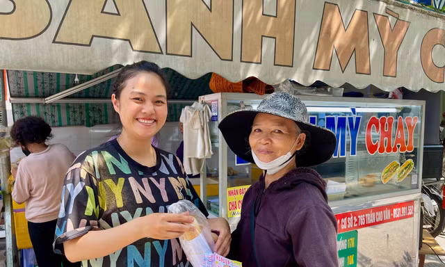 Lan tỏa điều tích cực từ những ổ bánh mì 'treo' ở Đà Nẵng