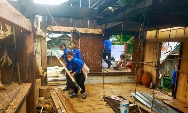 Áo xanh tình nguyện phủ khắp bản làng vùng cao xứ Quảng