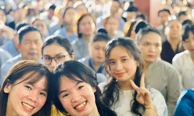 Nghìn bạn trẻ tham gia pháp thoại và khóa tu của sư thầy 'hot trend'