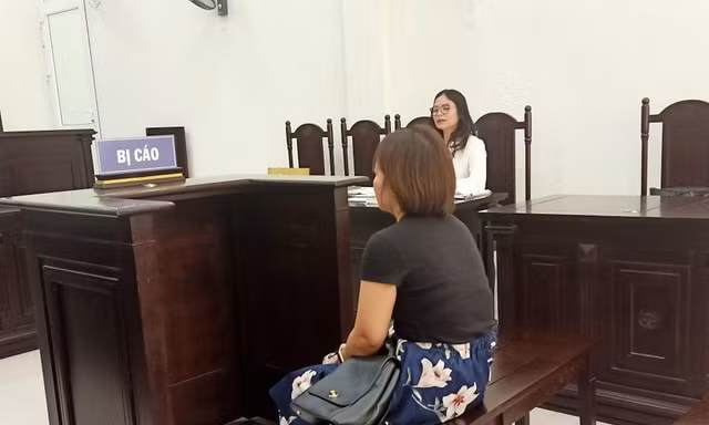 Bị cáo Đinh Thị Ngọc Ánh tại tòa.