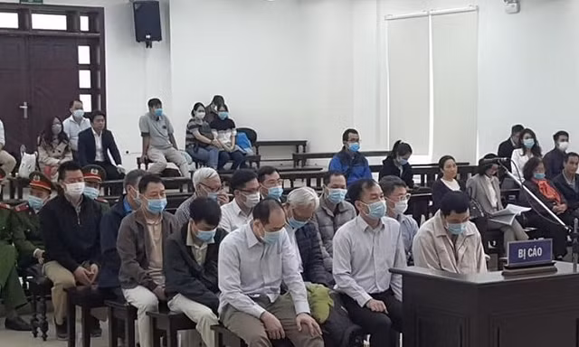 Các bị cáo tại tòa.