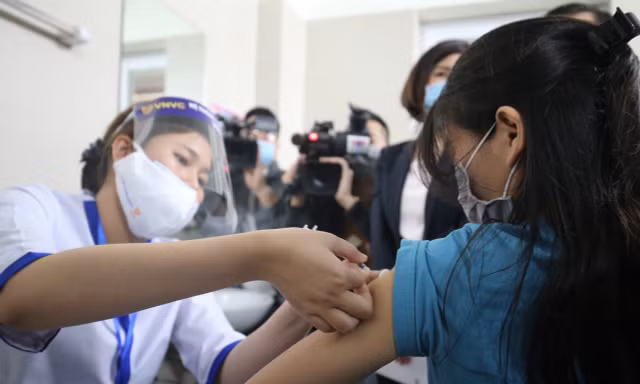 Thêm 3 nội dung cần khám sàng lọc trước khi tiêm vắc xin ngừa COVID-19