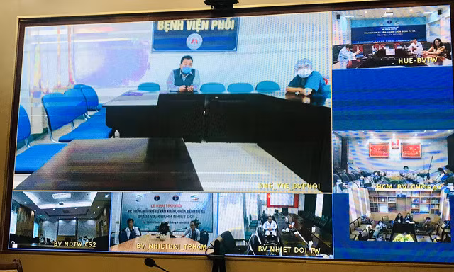 Các chuyên gia hội chẩn trực tuyến ca bệnh nặng chiều 22/1