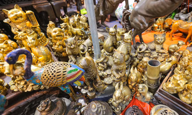 Ngày cuối thảnh thơi, đi chợ Tết mua đồ cổ, đồ cũ