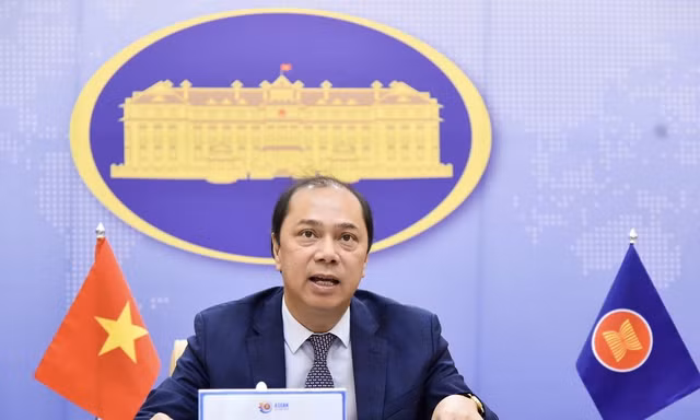 Thứ trưởng Nguyễn Quốc Dũng tham dự hội nghị. (Ảnh: Mofa)
