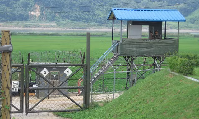 Một chốt canh của Hàn Quốc ở khu phi quân sự. (Ảnh: Getty Images)