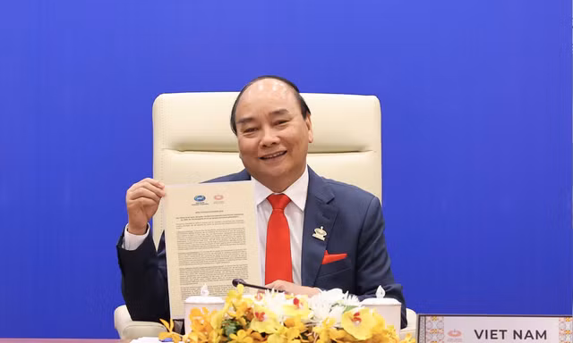 Thủ tướng Nguyễn Xuân Phúc tham dự hội nghị trực tuyến. (Ảnh: Mofa)
