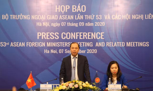 Thứ trưởng Nguyễn Quốc Dũng chủ trì họp báo chiều 7/9. (Ảnh: Như Ý)