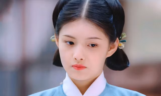 Sao nhí phim "Vi Hữu Ám Hương Lai" dính nghi vấn bỏ bê học hành, fan lên tiếng bênh vực