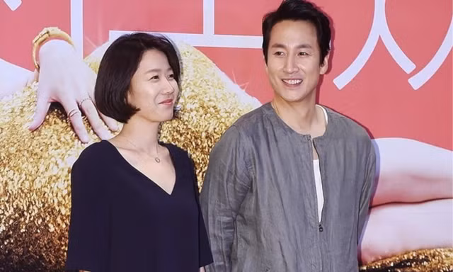 Sau sự ra đi của Lee Sun Kyun, dân mạng liên tục gửi lời động viên vợ con nam tài tử