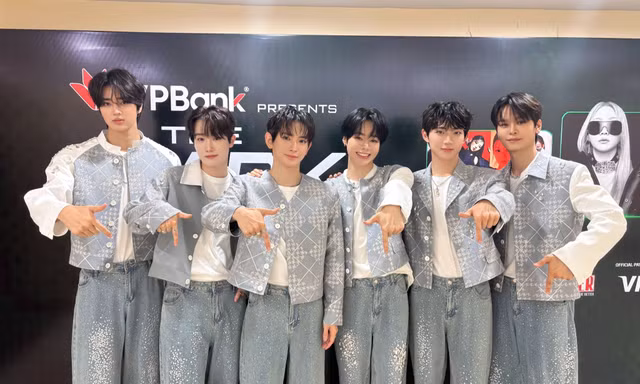 TEMPEST khuấy động đại nhạc hội với "Sóng tình", Hanbin được khen khi làm MC