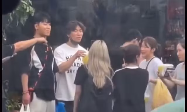 Fan Việt "hú hồn" khi thấy Daesung BIGBANG uống nước mía trước thềm fanday