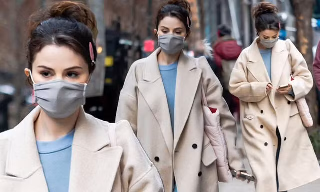 Selena Gomez trẻ trung với tóc đuôi ngựa trên phim trường ở New York