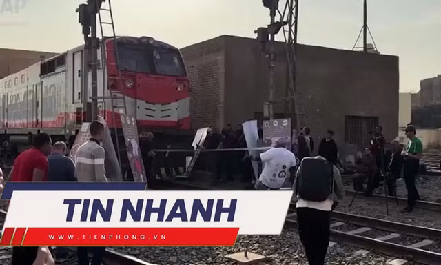 TIN NHANH: Mức án cho 8 bị cáo vụ cháy chung cư mini; Dùng răng kéo đoàn tàu gần 280 tấn