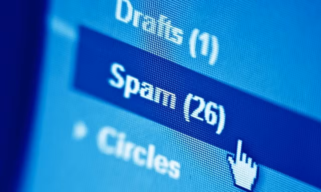 Vì sao không nên xoá email rác?
