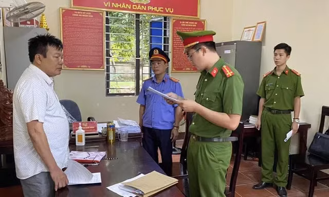 Chủ tịch xã cùng kế toán dùng chứng từ giả rút hơn 600 triệu đồng