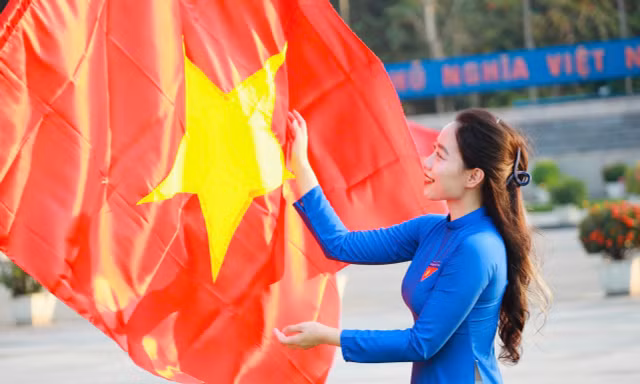 Khoảnh khắc đẹp của người trẻ dịp 30/4