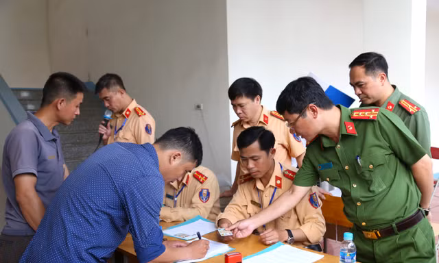 Lo lắng, thức trắng đêm trước khi đi thi sát hạch lái xe