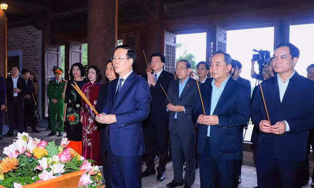 Chủ tịch nước Võ Văn Thưởng dâng hương tưởng niệm Chủ tịch Hồ Chí Minh 