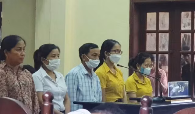 Ăn chặn tiền hỗ trợ thiên tai, 5 cán bộ xã lĩnh án