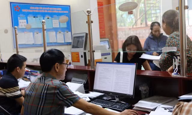 Nghệ An 'tuýt còi' việc dừng giải quyết thủ tục hành chính