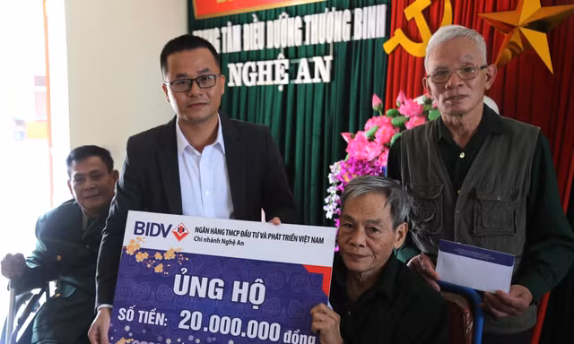 Báo Tiền Phong, BIDV chúc Tết thương bệnh binh nặng tại Nghệ An