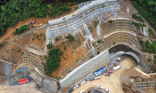 Thông hầm dài nhất tuyến cao tốc Diễn Châu - Bãi Vọt