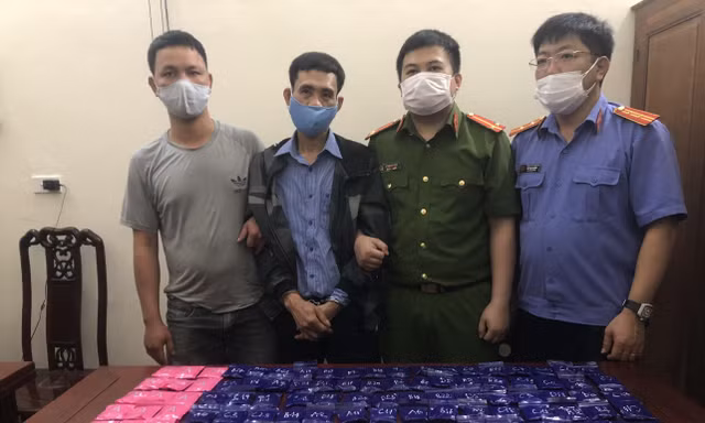 Đối tượng Nguyễn Văn Hóa cùng toàn bộ tang vật vụ án