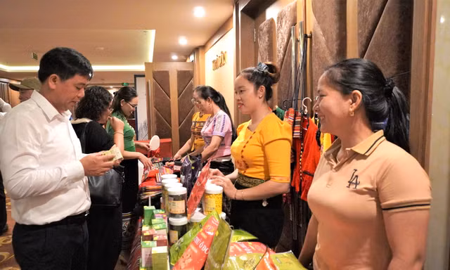 Bảo tồn, phát huy giá trị văn hóa truyền thống các dân tộc thiểu số gắn với phát triển du lịch