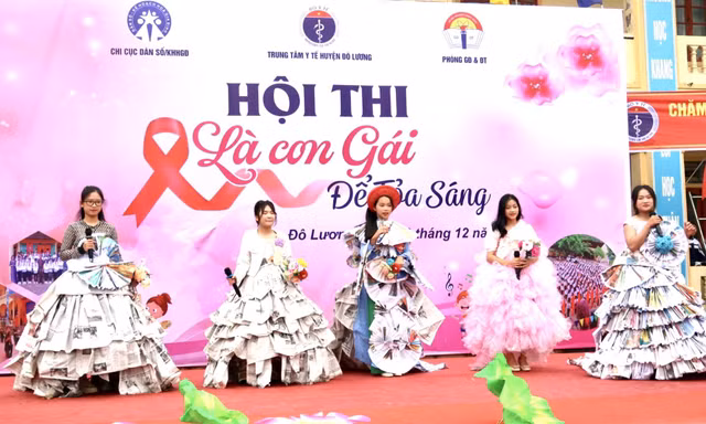 Hơn 500 học sinh tìm hiểu kiến thức sức khỏe sinh sản, bình đẳng giới