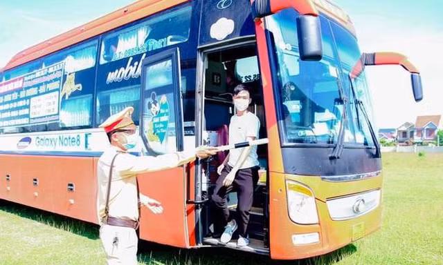 Từ hôm nay, Nghệ An dừng hoạt động vận tải hành khách nơi có dịch cấp độ 4