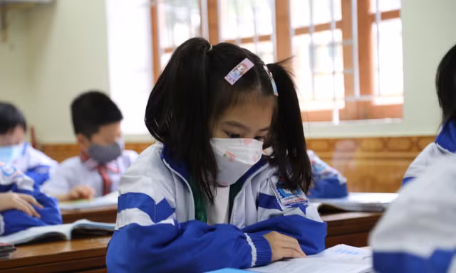 Học sinh Nghệ An háo hức ngày đầu trở lại trường