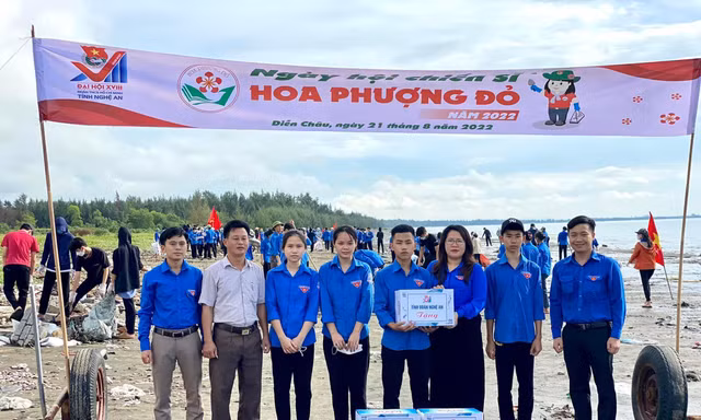 Tưng bừng ngày hội chiến dịch Hoa phượng đỏ 2022 của tuổi trẻ Nghệ An