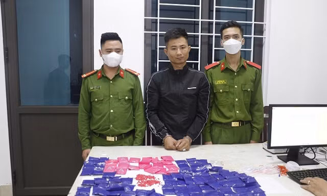 Bắt 4 đối tượng trong đường dây vận chuyển ma túy xuyên quốc gia